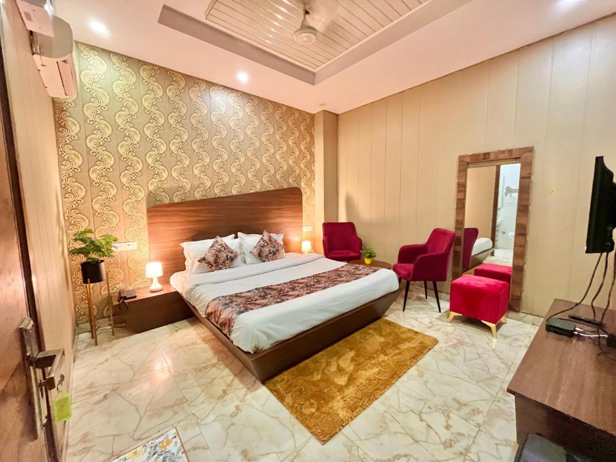 Hotel Pearl Grand, Zirakpur - Top Rated & Most Awarded Property In Tricity Chandīgarh Eksteriør billede