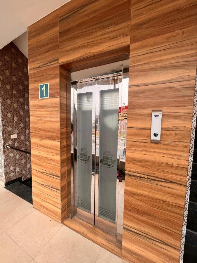 Hotel Pearl Grand, Zirakpur - Top Rated & Most Awarded Property In Tricity Chandīgarh Eksteriør billede
