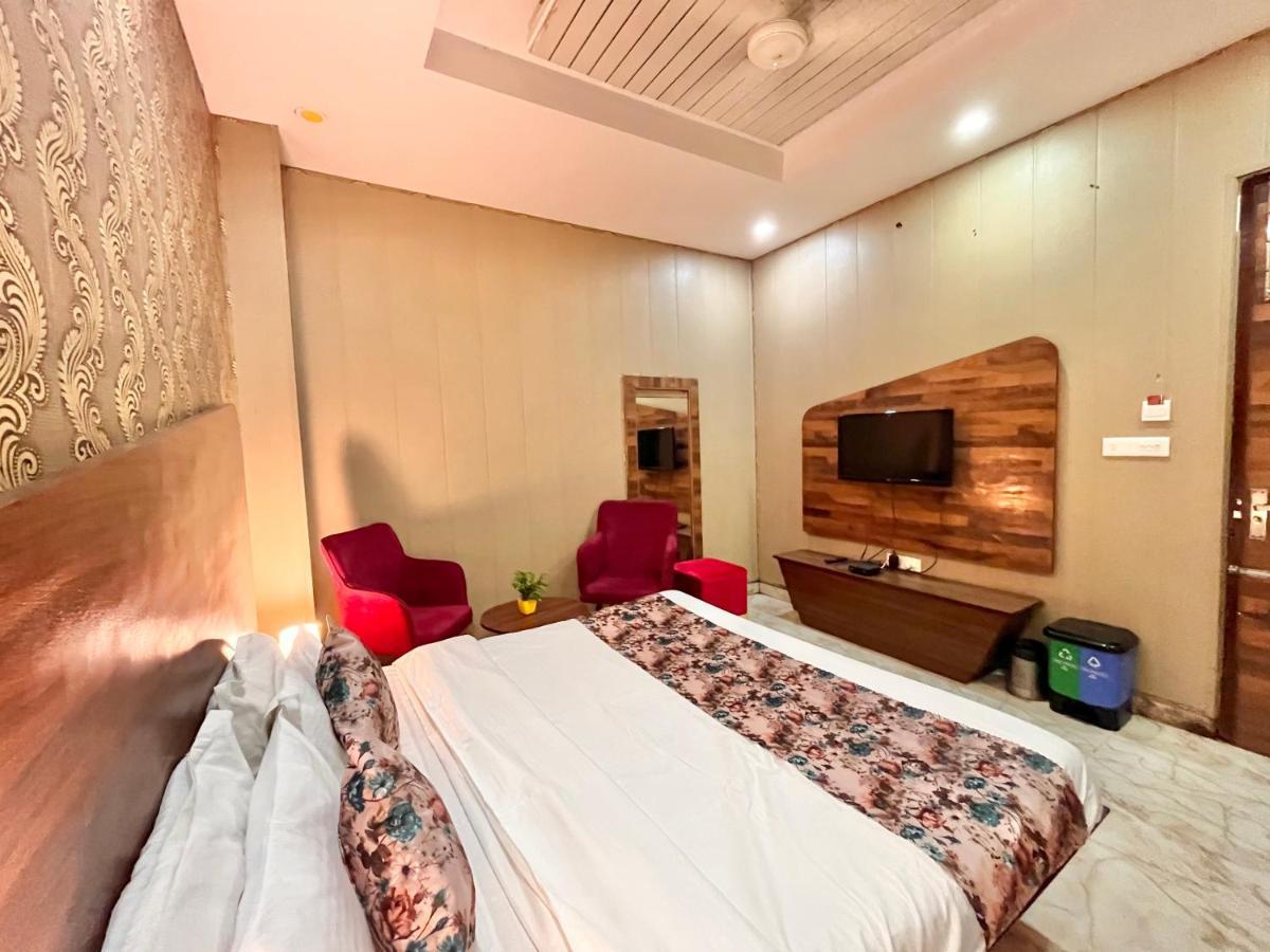 Hotel Pearl Grand, Zirakpur - Top Rated & Most Awarded Property In Tricity Chandīgarh Eksteriør billede