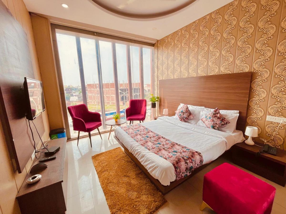 Hotel Pearl Grand, Zirakpur - Top Rated & Most Awarded Property In Tricity Chandīgarh Eksteriør billede