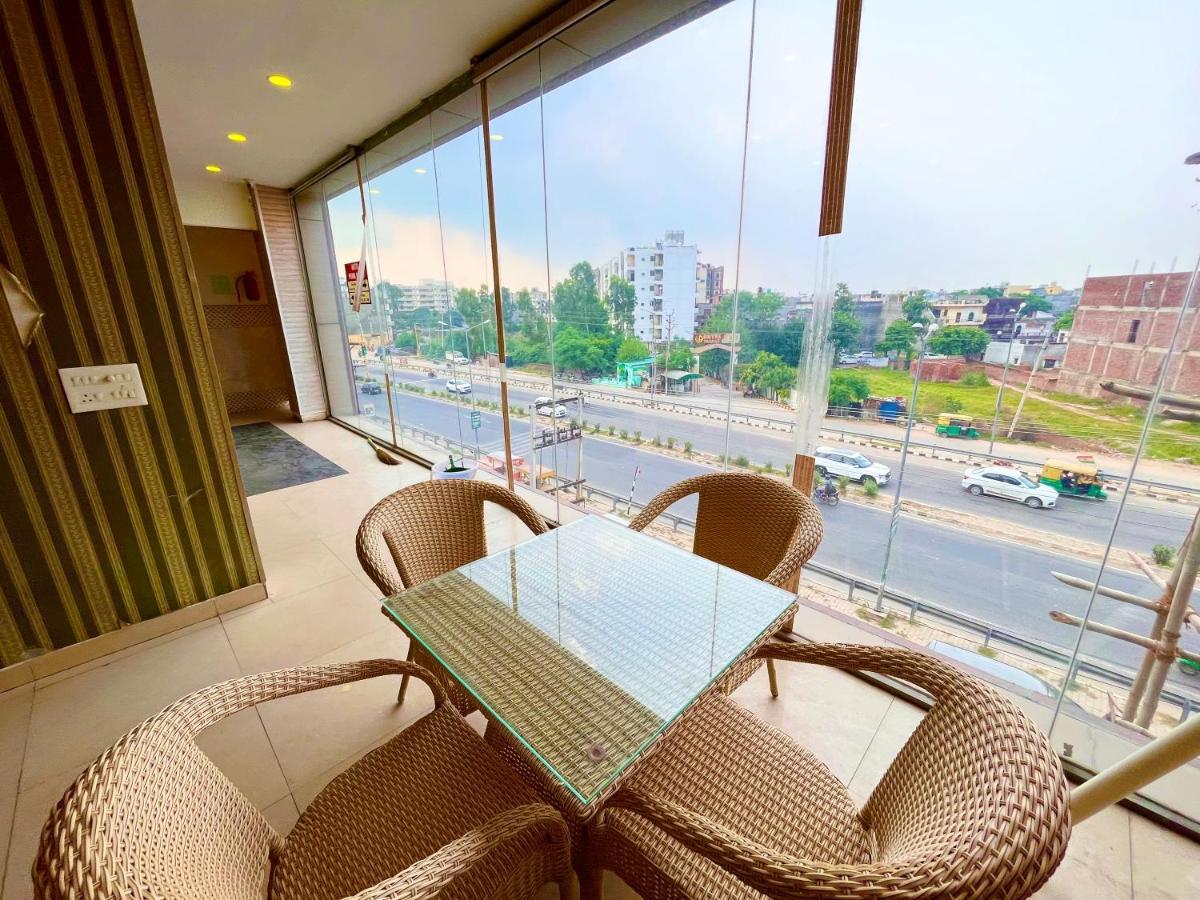 Hotel Pearl Grand, Zirakpur - Top Rated & Most Awarded Property In Tricity Chandīgarh Eksteriør billede