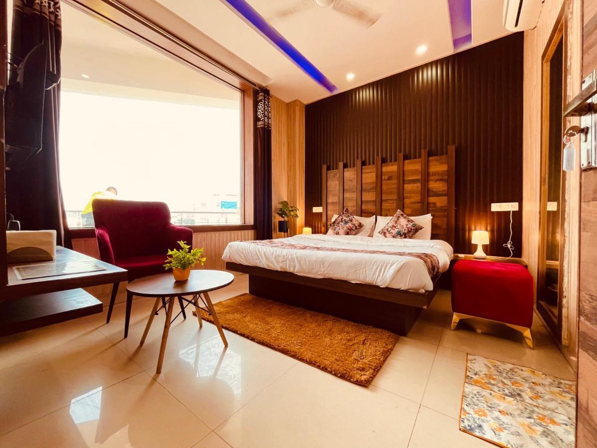 Hotel Pearl Grand, Zirakpur - Top Rated & Most Awarded Property In Tricity Chandīgarh Eksteriør billede