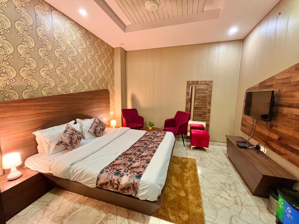 Hotel Pearl Grand, Zirakpur - Top Rated & Most Awarded Property In Tricity Chandīgarh Eksteriør billede