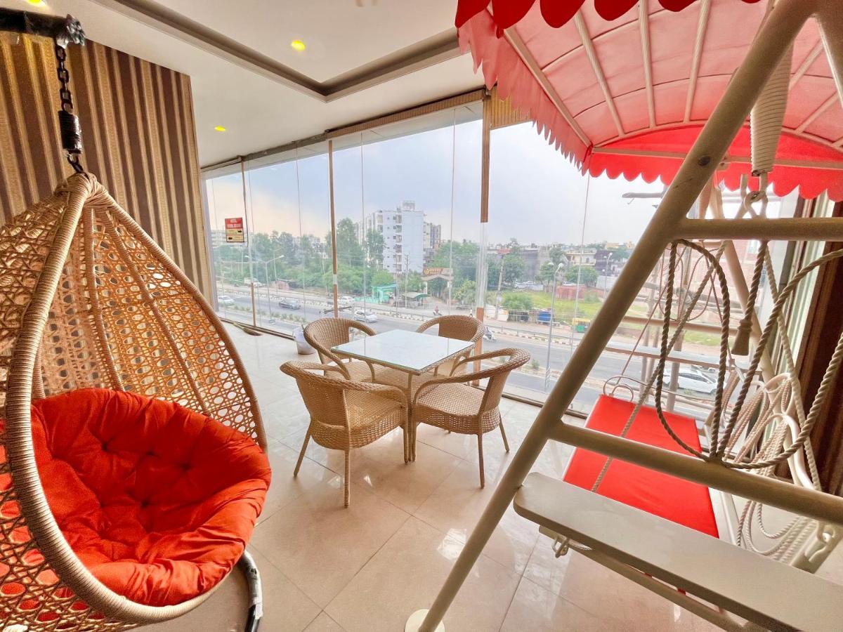Hotel Pearl Grand, Zirakpur - Top Rated & Most Awarded Property In Tricity Chandīgarh Eksteriør billede