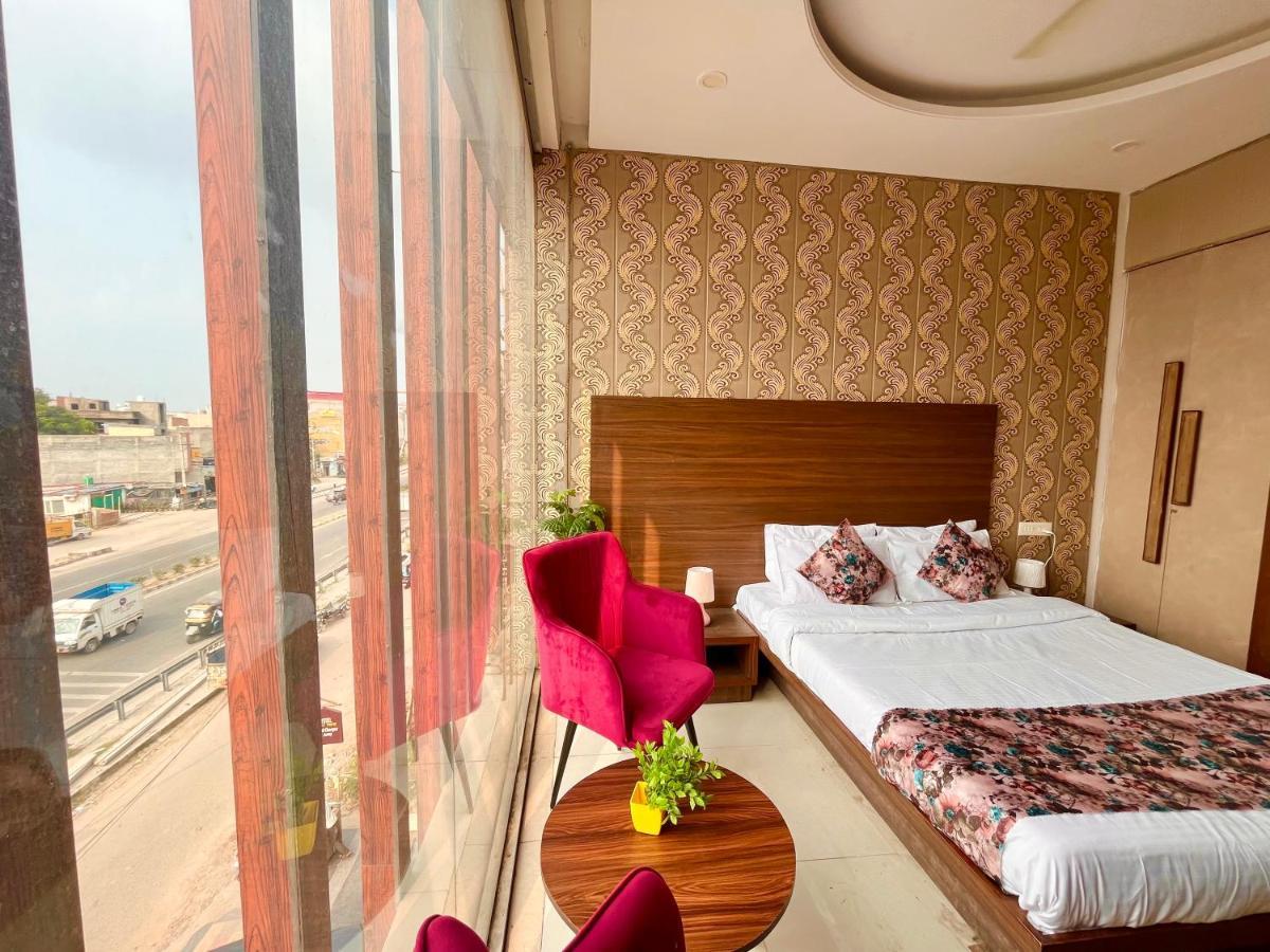 Hotel Pearl Grand, Zirakpur - Top Rated & Most Awarded Property In Tricity Chandīgarh Eksteriør billede