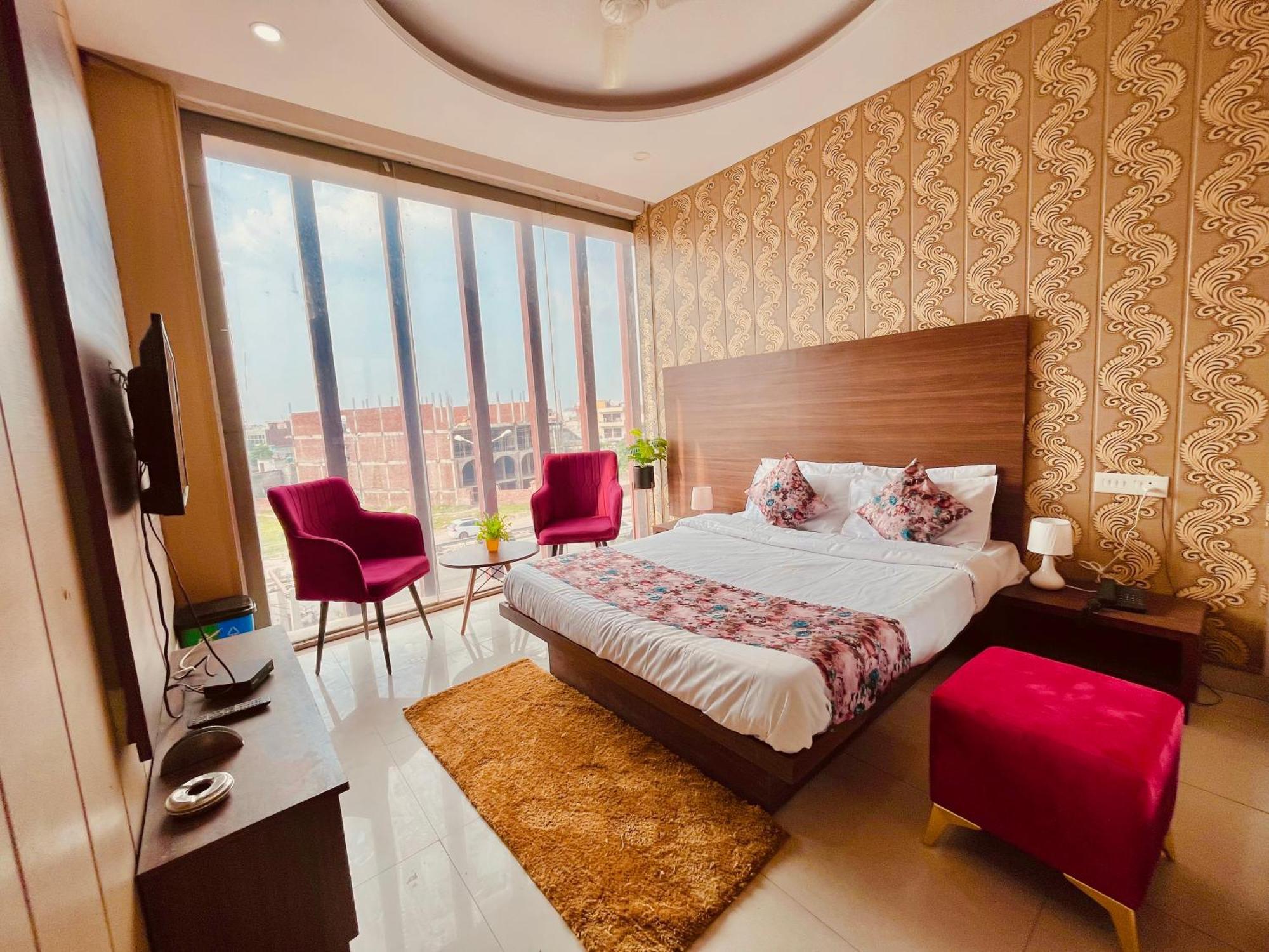 Hotel Pearl Grand, Zirakpur - Top Rated & Most Awarded Property In Tricity Chandīgarh Eksteriør billede